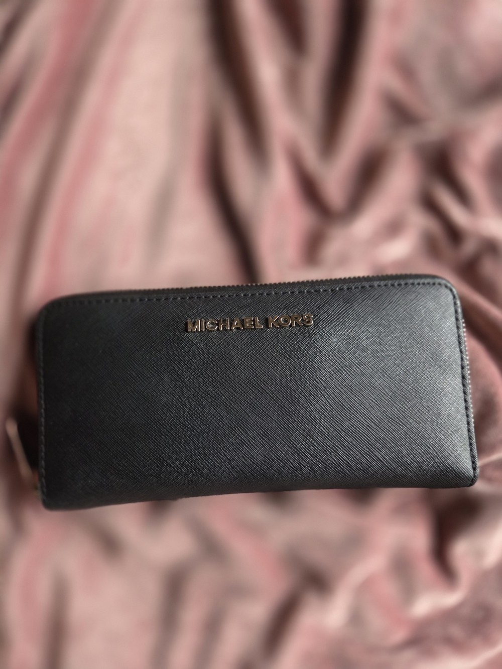 Michael Kors Jet Set Travel Continental Wallet - Black Saffiano Leather.